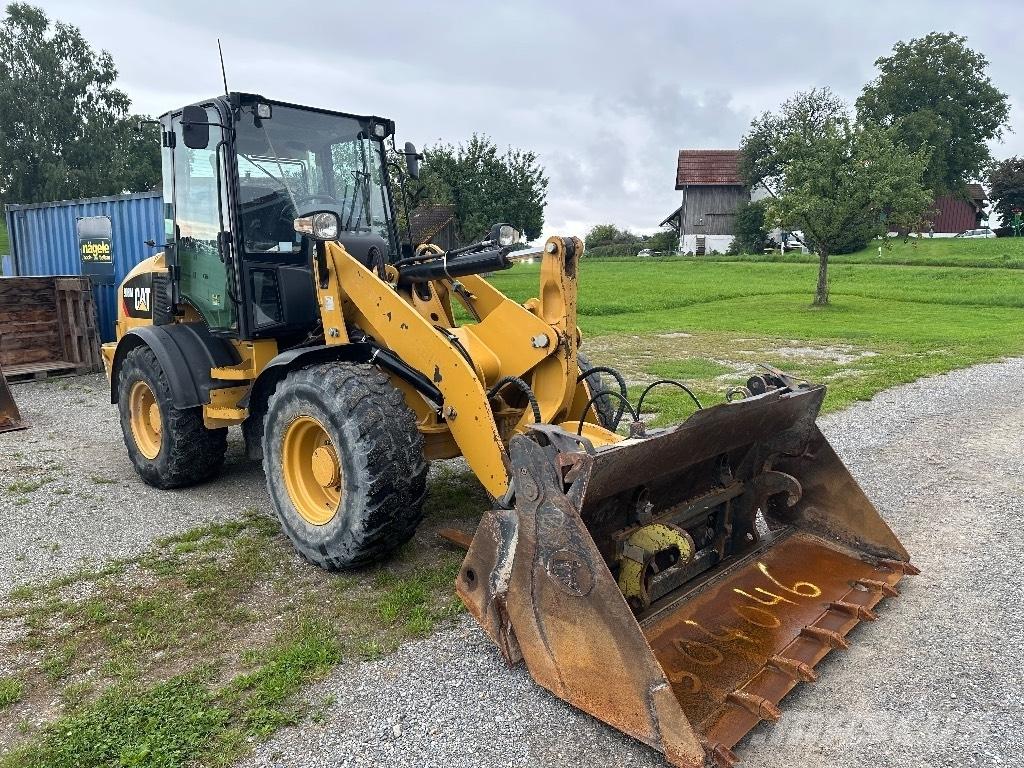 CAT 908M Radlader Фронтальні навантажувачі