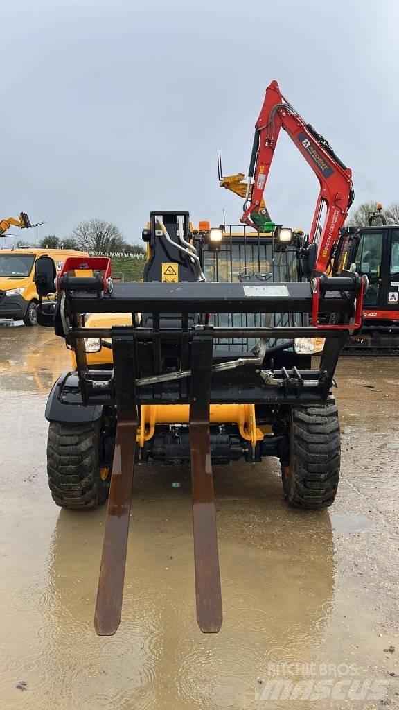 JCB 525-60 Телескопічні навантажувачі