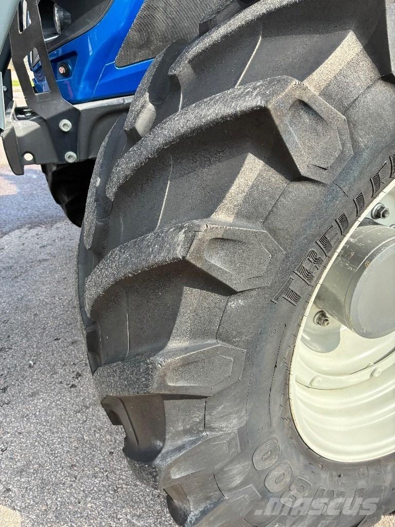 Valtra T 194 Versu Трактори