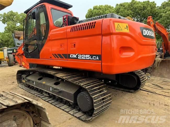 Doosan DX 225 LC Гусеничні екскаватори