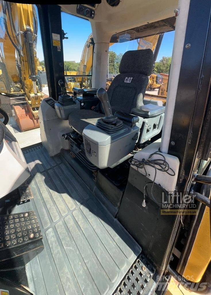CAT 973D Гусеничні вантажники