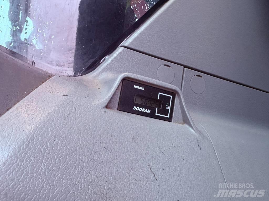 Doosan DX235LC-5 Гусеничні екскаватори