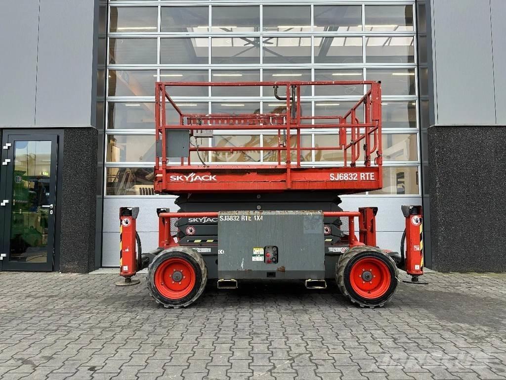SkyJack SJ6832 RTE Підйомники-ножиці