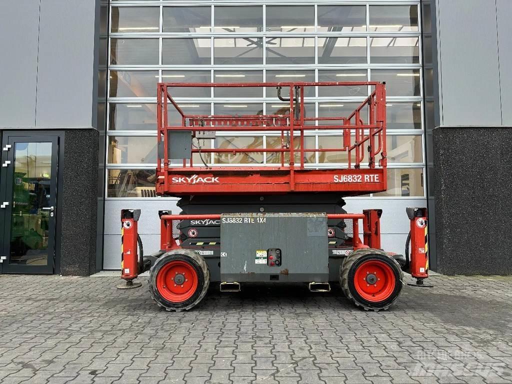 SkyJack SJ6832 RTE Підйомники-ножиці