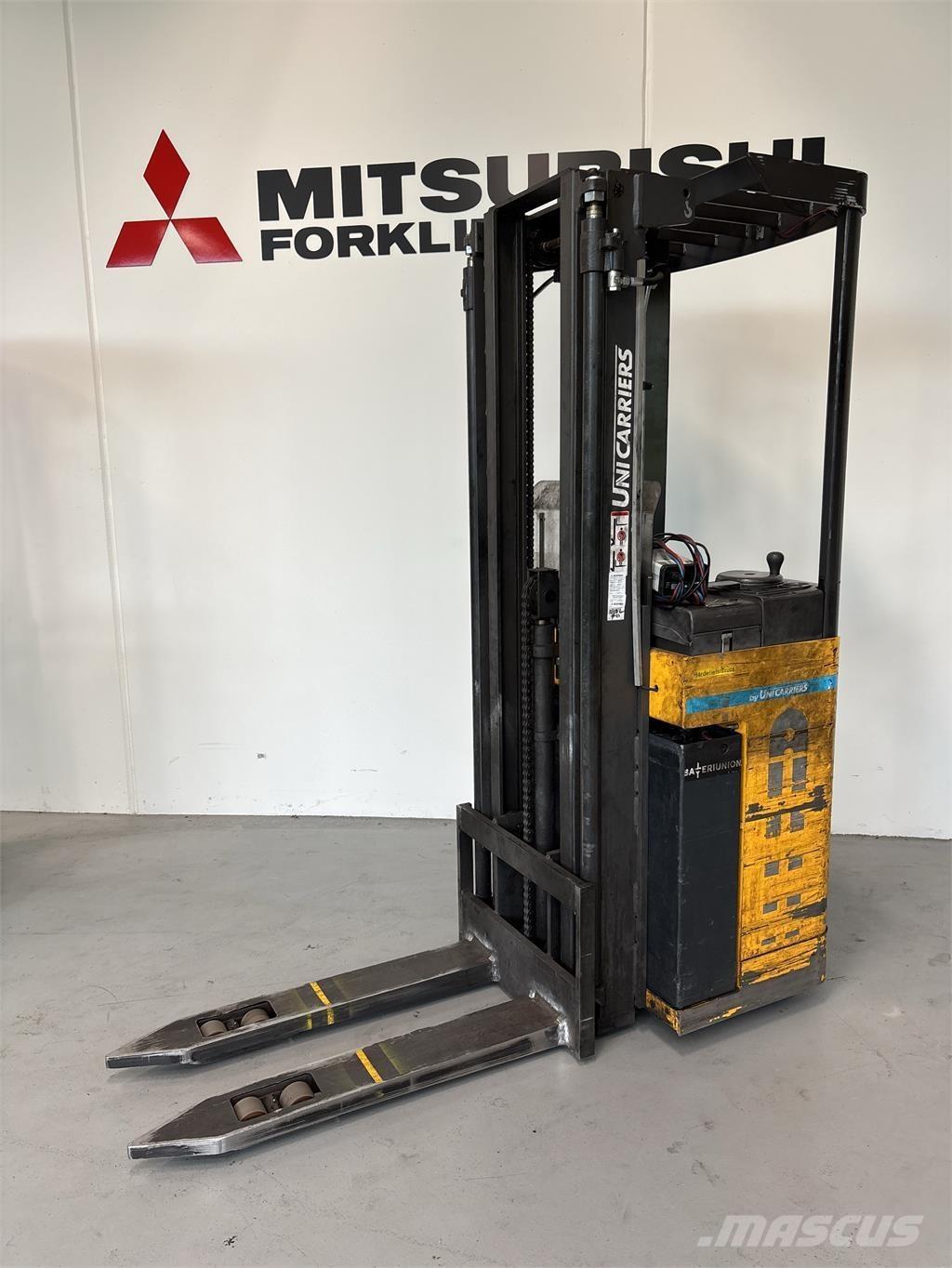 Atlet A160 Самохідні електроштабелери