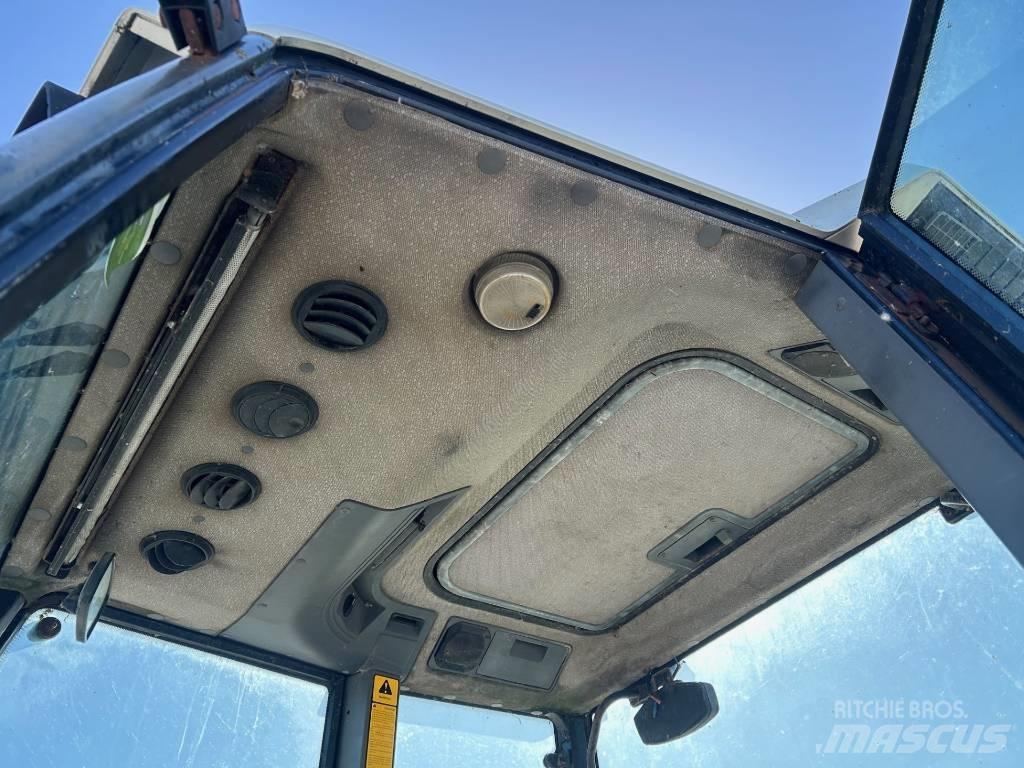 New Holland 7740 Трактори