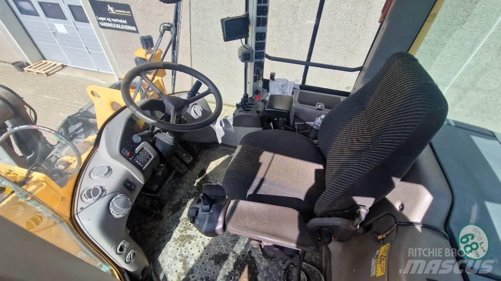Volvo L 120 F Фронтальні навантажувачі