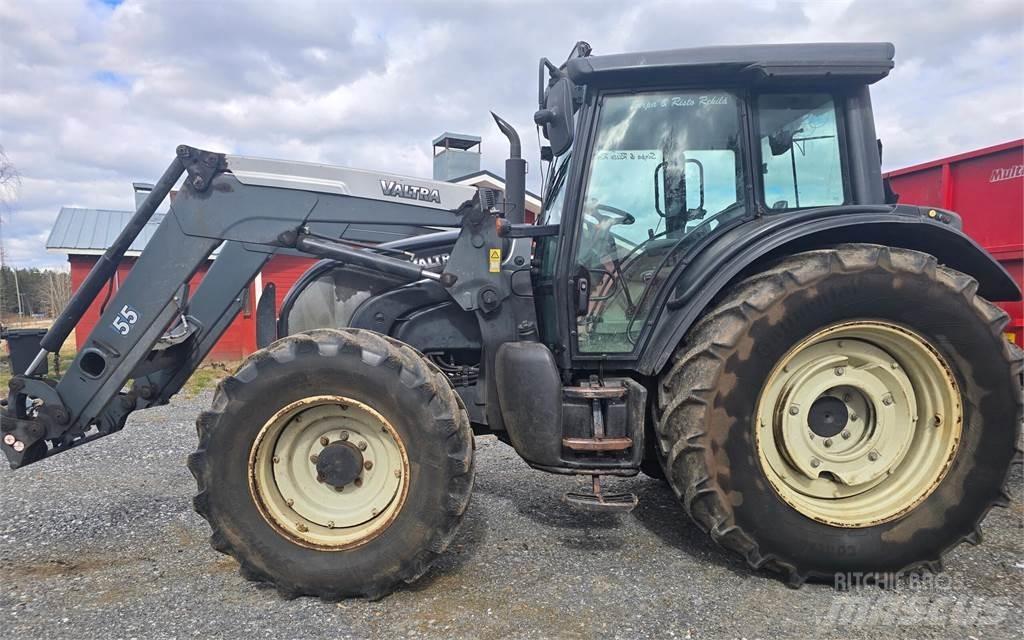Valtra N141 HiTech Трактори