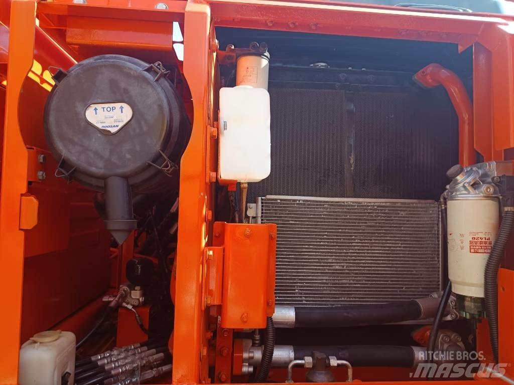 Doosan DX150 LC Гусеничні екскаватори