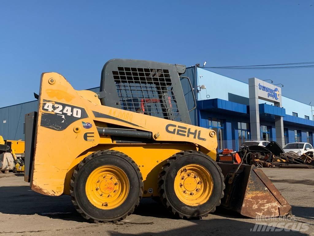 Gehl 4240 Міні-навантажувачі