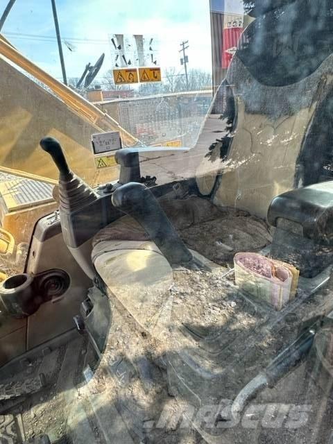 CAT 320 C L Гусеничні екскаватори