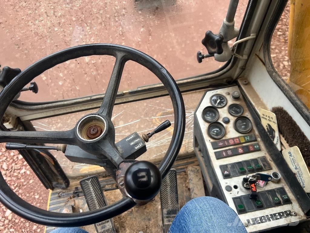 Liebherr 902 Колісні екскаватори