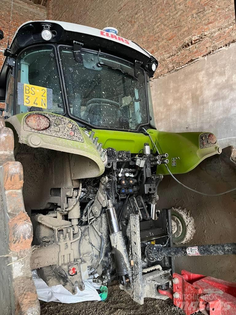 CLAAS Arion 460 Трактори
