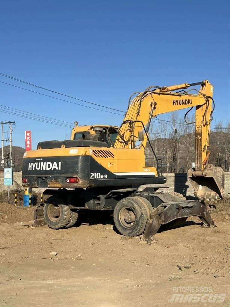 Hyundai R210W-9 Колісні екскаватори