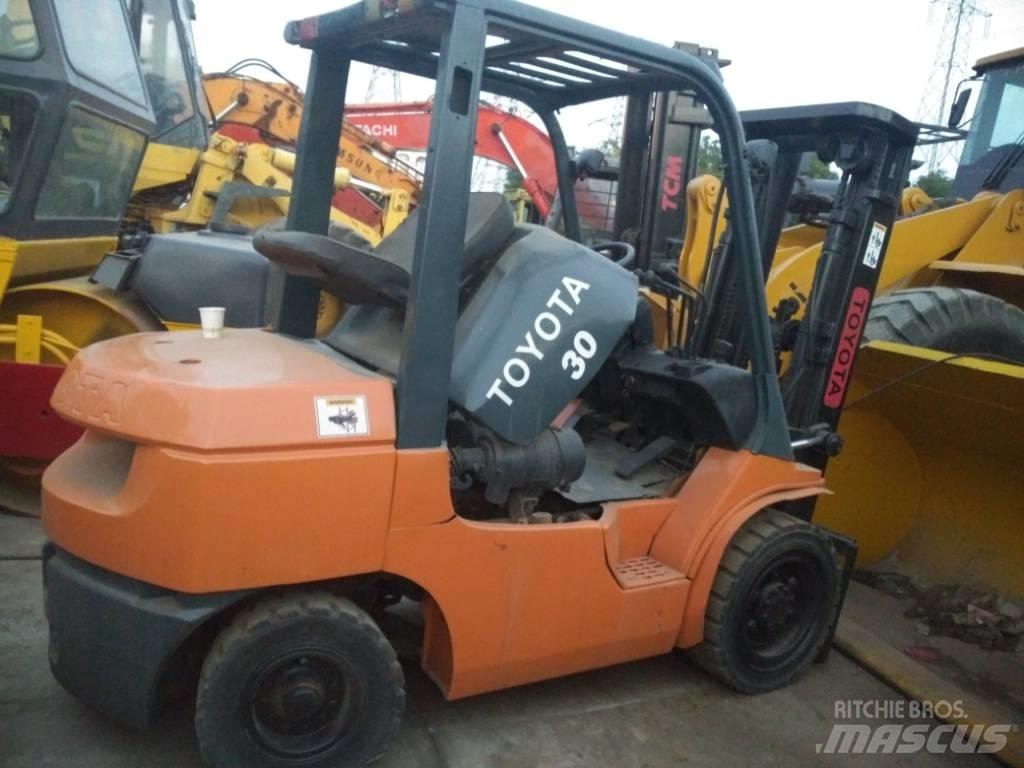 Toyota FD 30 Дизельні навантажувачі