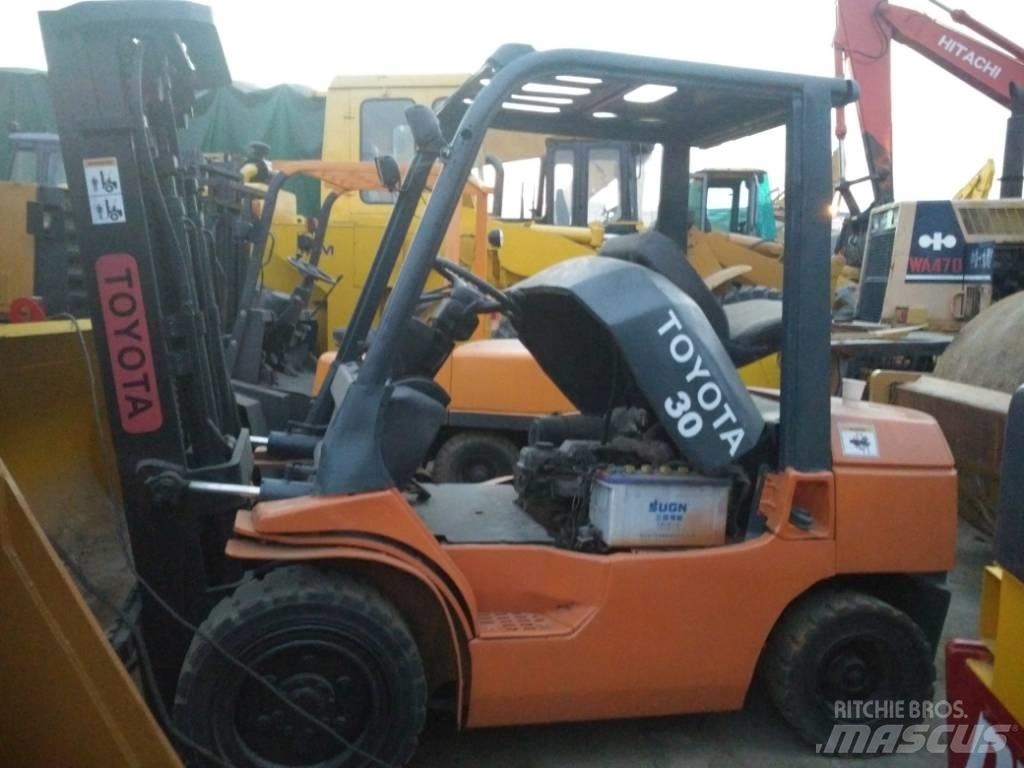 Toyota FD 30 Дизельні навантажувачі