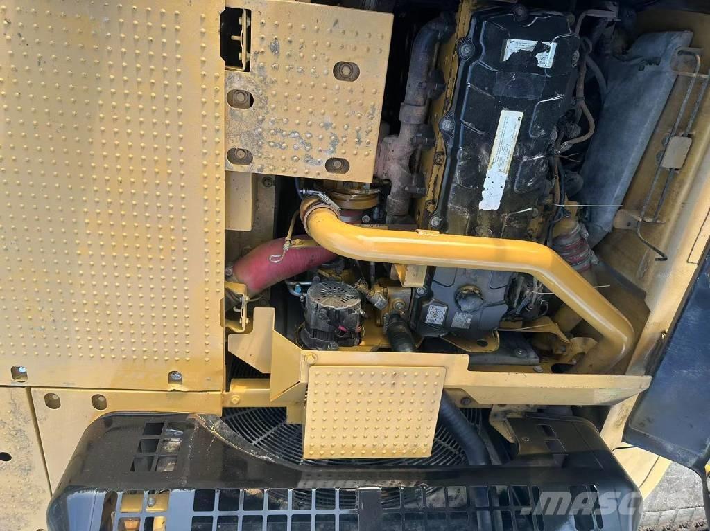 CAT 330 D Гусеничні екскаватори