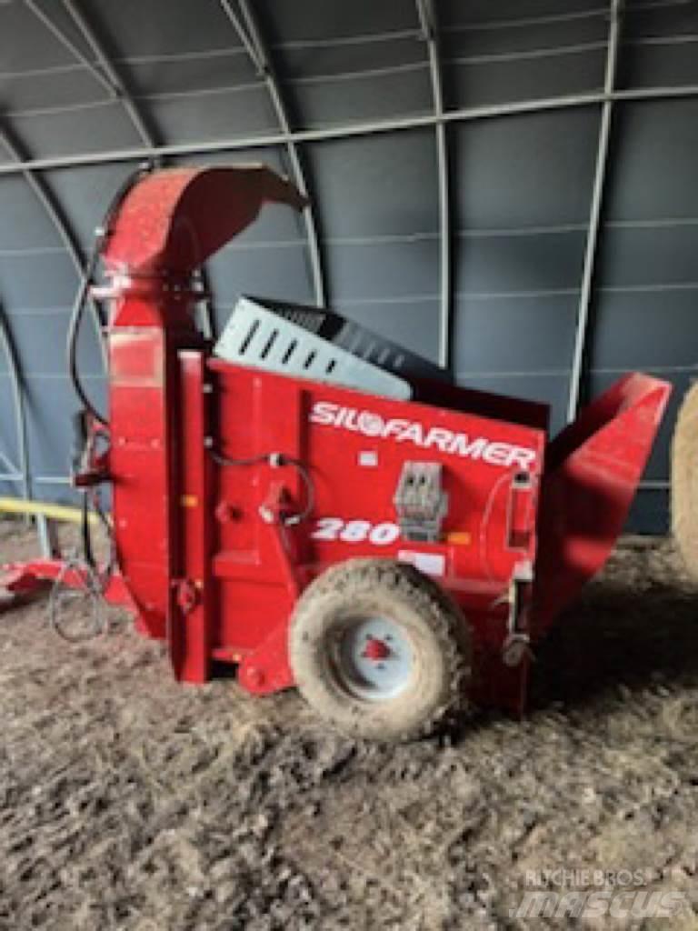 Silofarmer P 280 Роздрібнювачі, різаки і розпаковувачі тюків