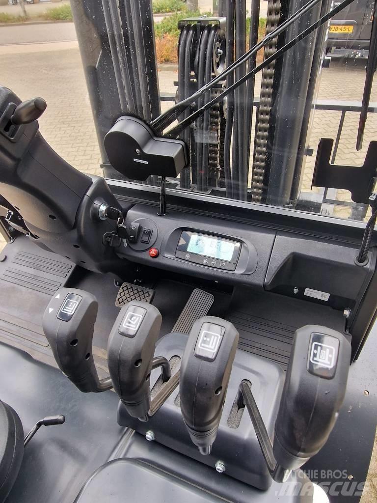 Bobcat B 30 X-7 Plus Електронавантажувачі