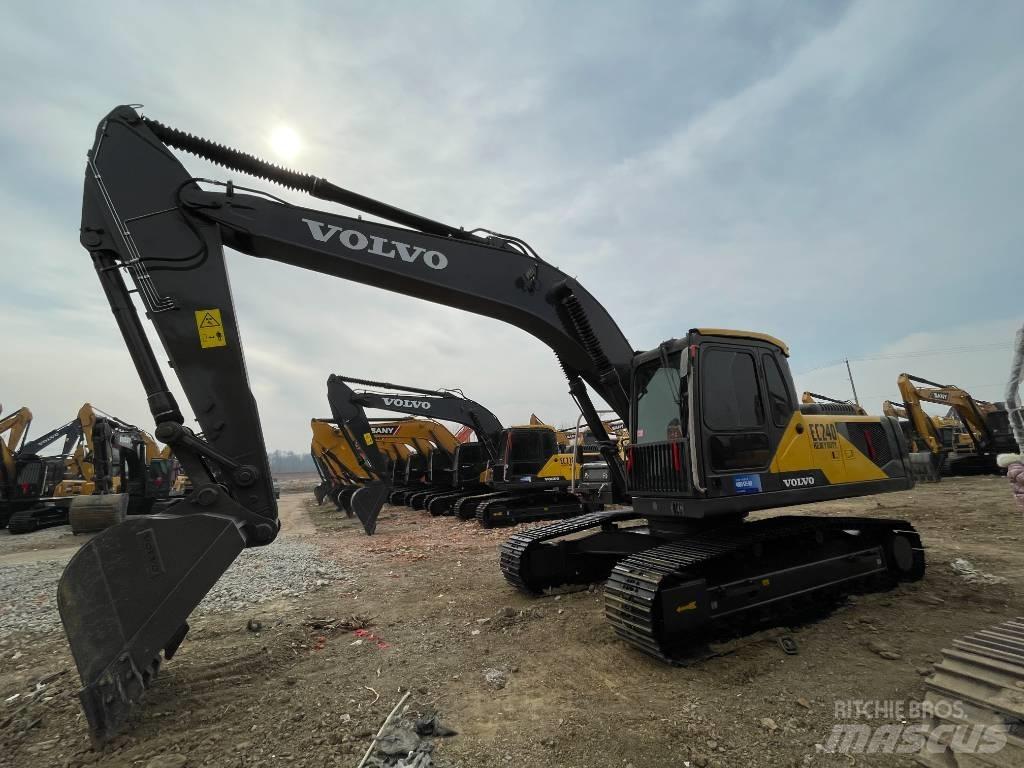 Volvo EC240D Гусеничні екскаватори