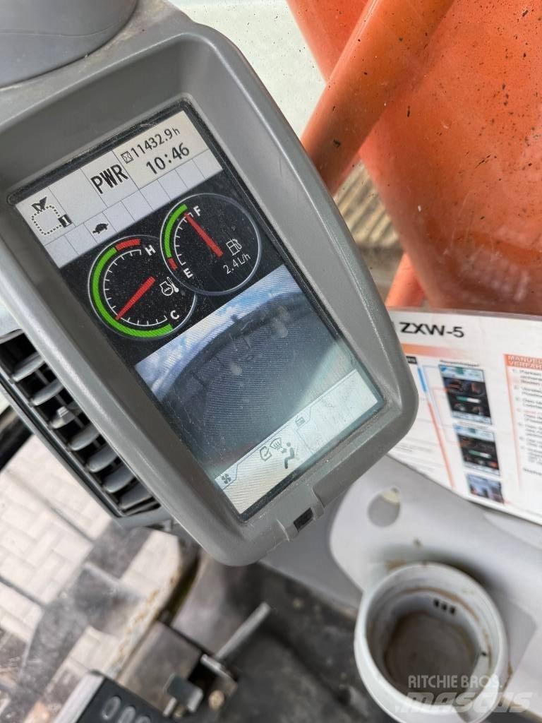 Hitachi ZX 290 Гусеничні екскаватори