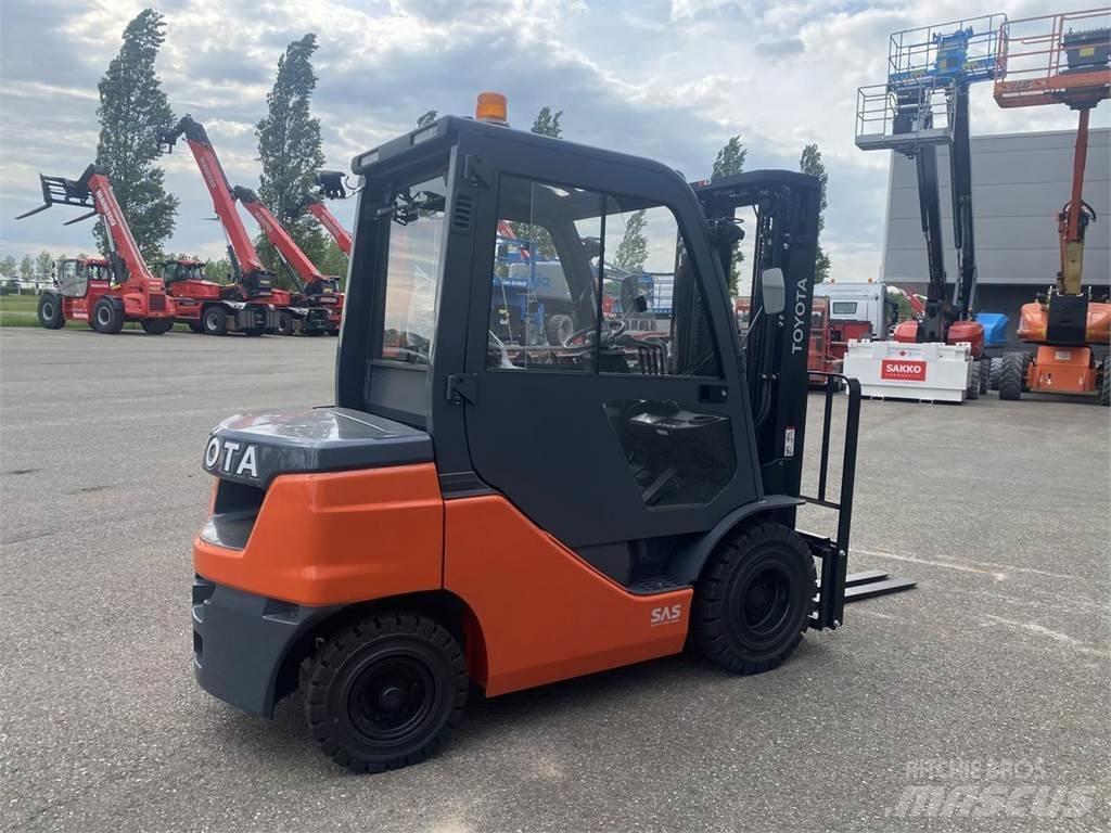 Toyota 52-8FDF25 Дизельні навантажувачі