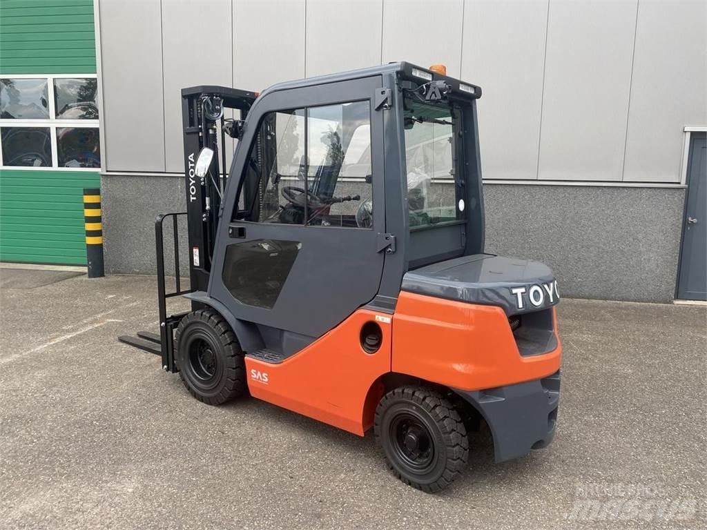 Toyota 52-8FDF25 Дизельні навантажувачі