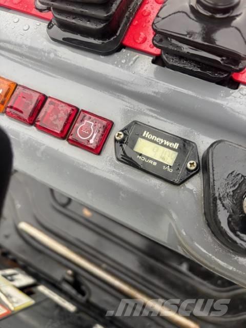 Takeuchi TB 210 R Міні-екскаватори < 7т