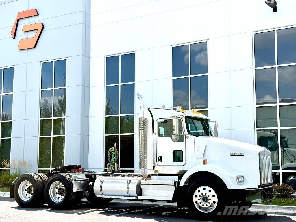 Kenworth T 800 Тягачі