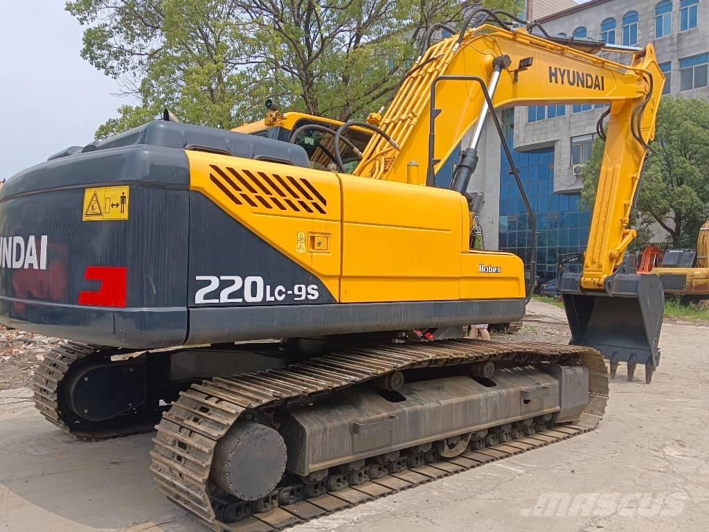 Hyundai R220LC-9S Гусеничні екскаватори
