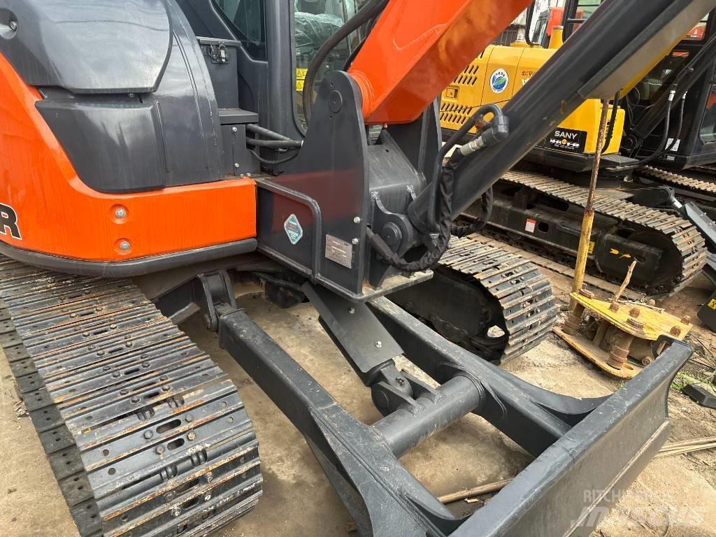 Hitachi ZX68USR-5A Міні-екскаватори < 7т