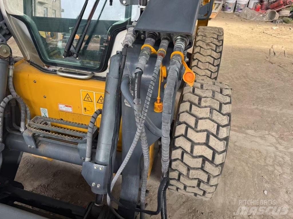 LiuGong 385 B Міні-навантажувачі