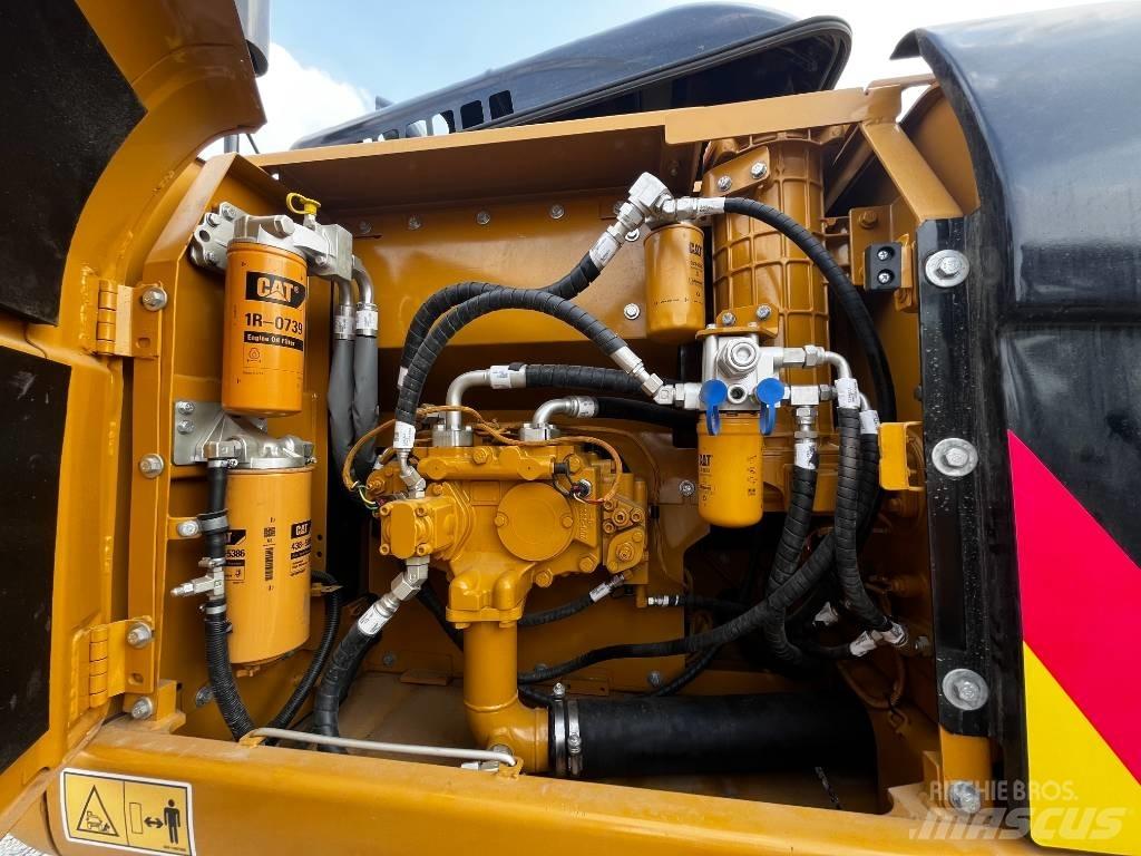 CAT 320 D2L Гусеничні екскаватори