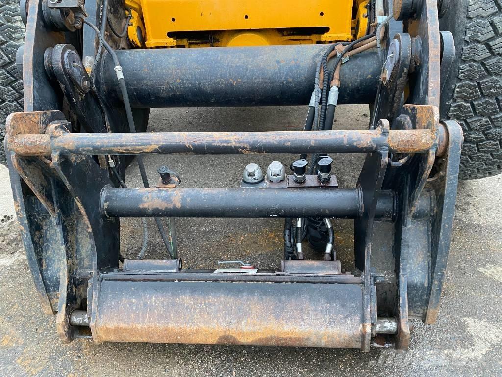 JCB 436 HT Фронтальні навантажувачі