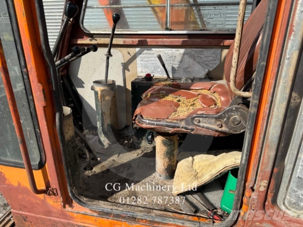 Hitachi UH031 Гусеничні екскаватори