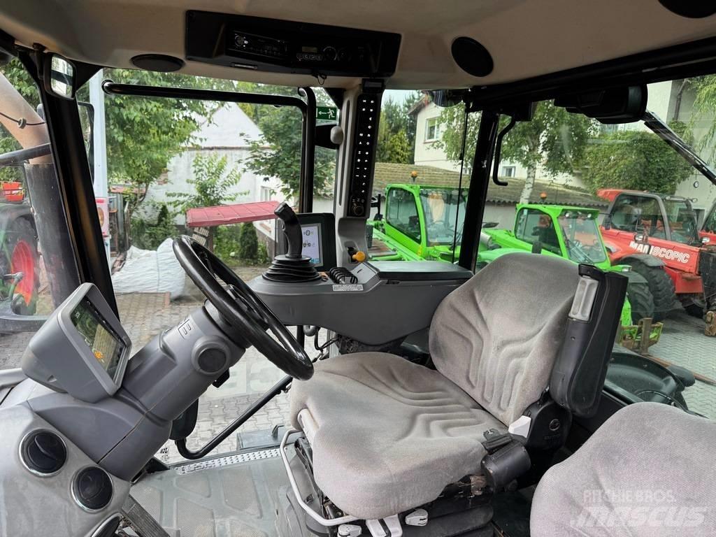 JCB FASTRAC 4220 Трактори