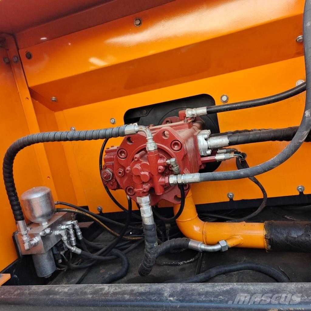 Hyundai 305 LC-9T Гусеничні екскаватори