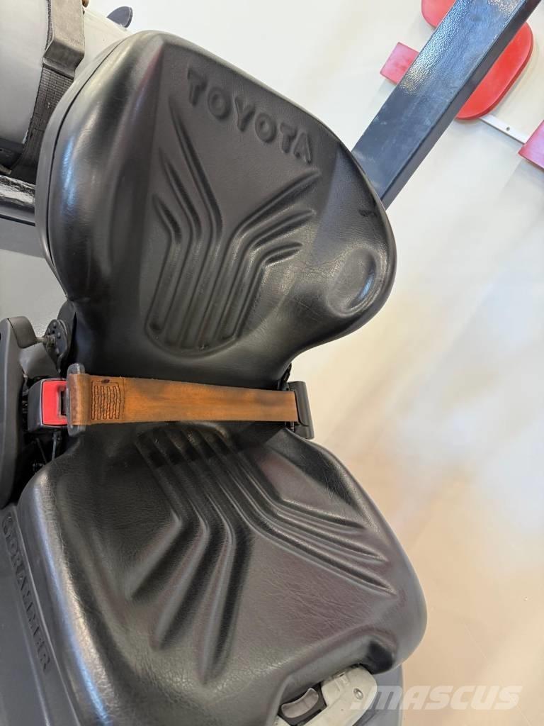 Toyota 11051 - 8FBE15T Електронавантажувачі