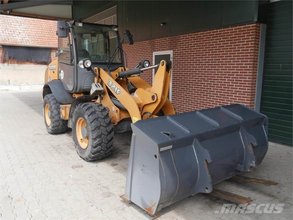 Case IH 321 F Фронтальні навантажувачі