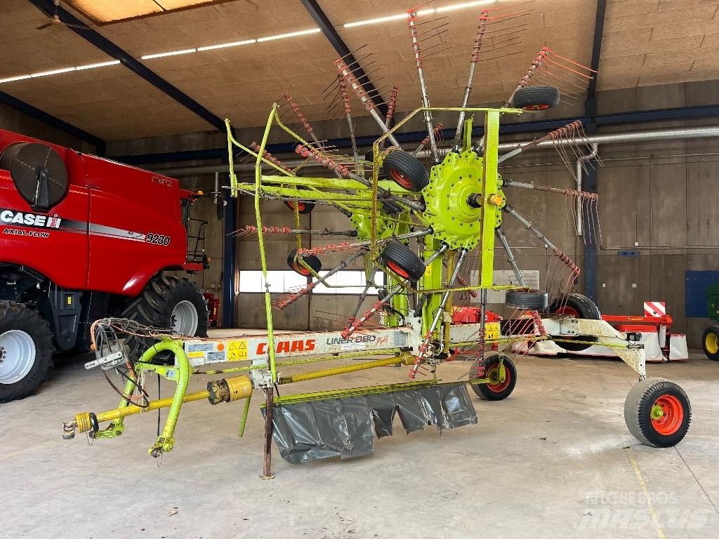CLAAS Liner 880 L Граблі і сінозворушувачі