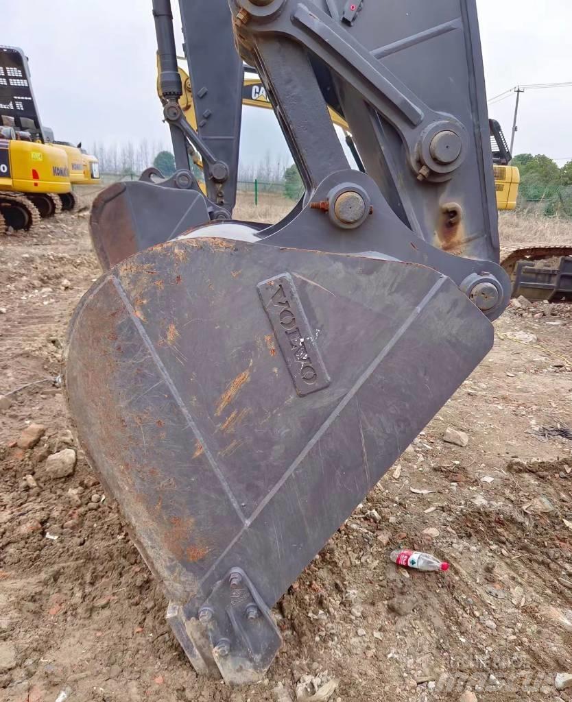 Volvo EC290 Гусеничні екскаватори