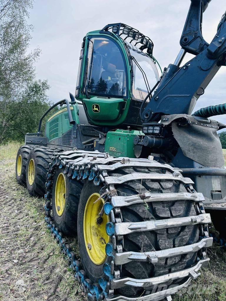 John Deere 1170G 8W Харвестери