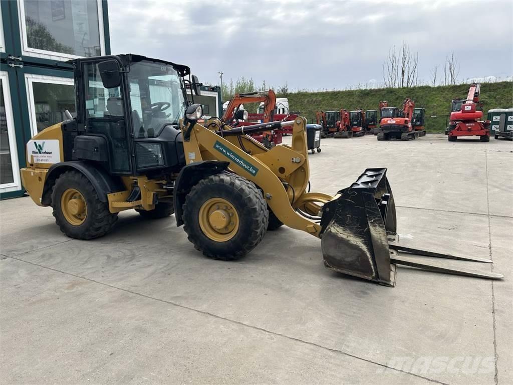 CAT 906M (8758) Багатофункціональне обладнання для вантажних і землекопальних робіт