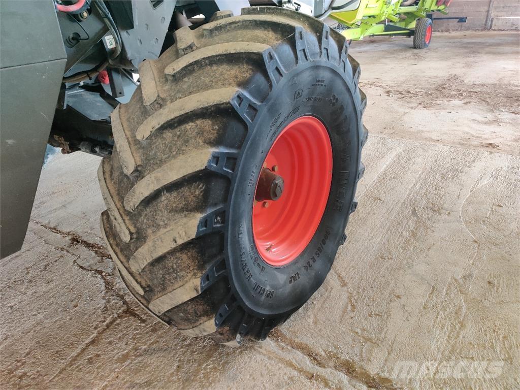 CLAAS TUCANO 480 Зернозбиральні комбайни