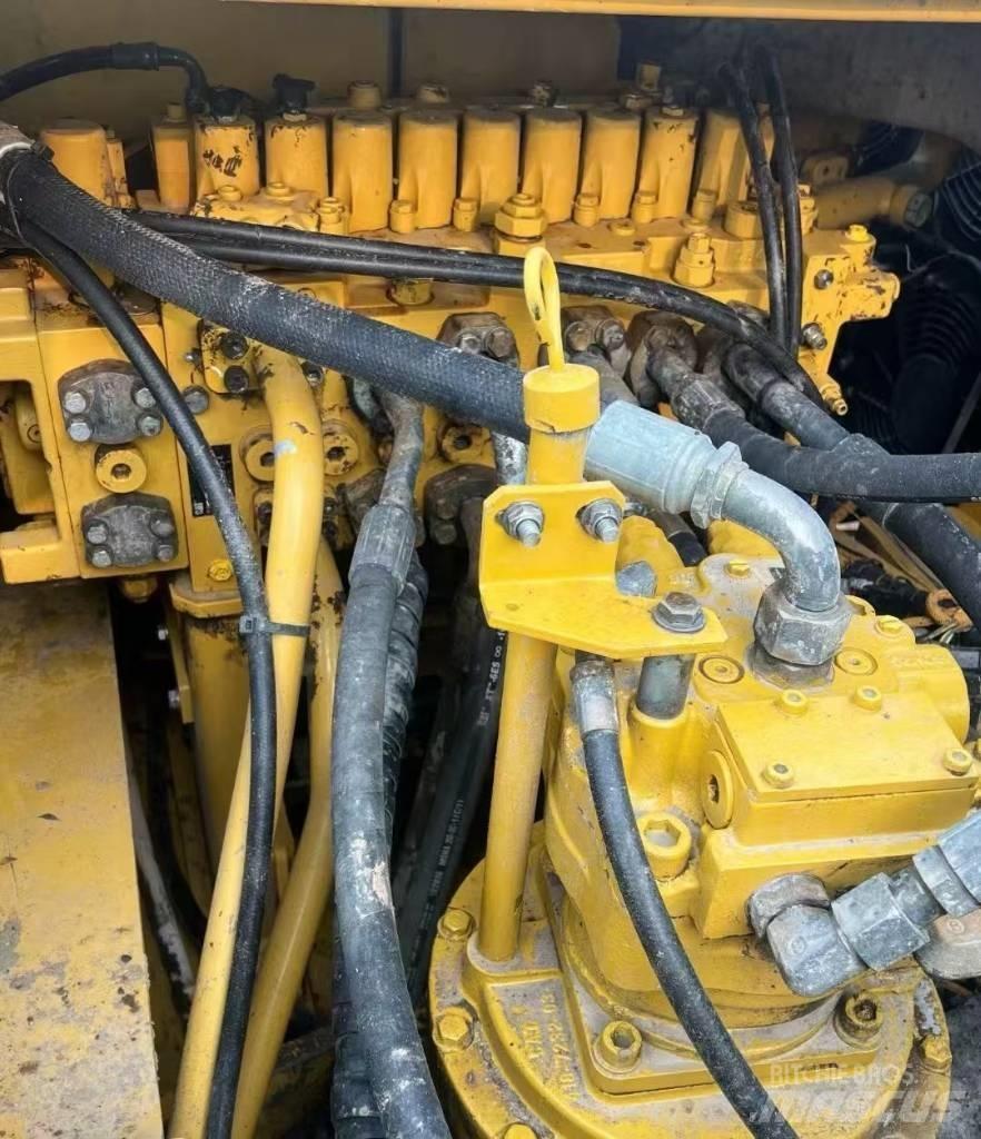 CAT 330GC Гусеничні екскаватори