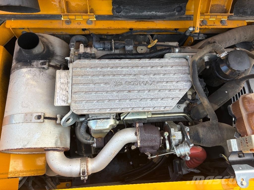 JCB JS 131 Гусеничні екскаватори