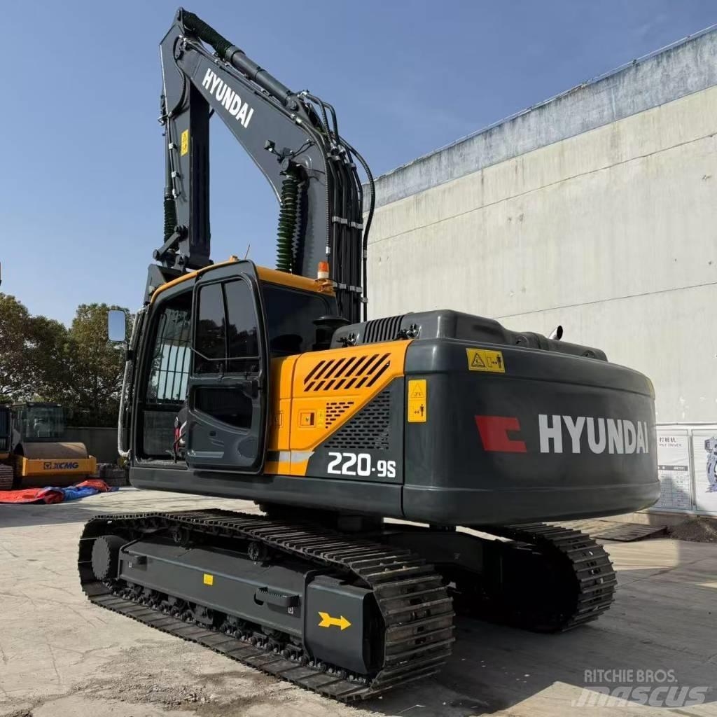 Hyundai R220-9S Гусеничні екскаватори