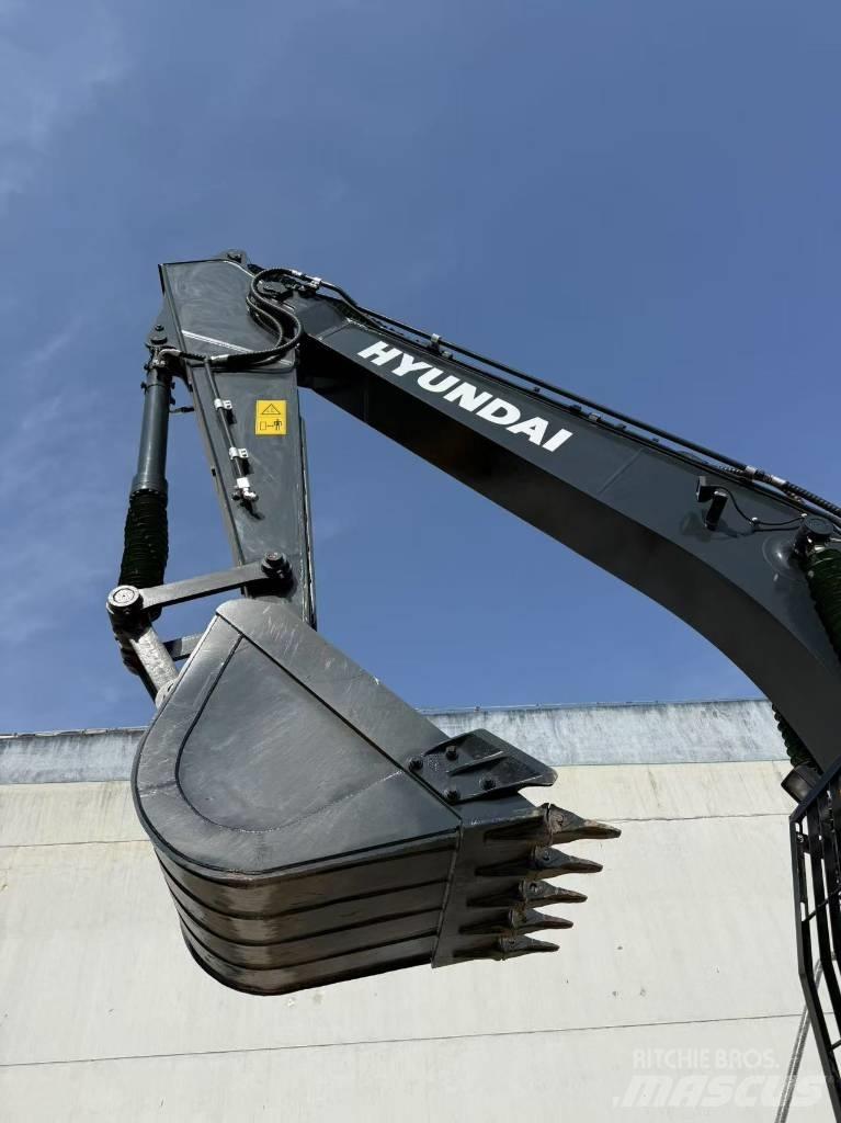 Hyundai R220-9S Гусеничні екскаватори