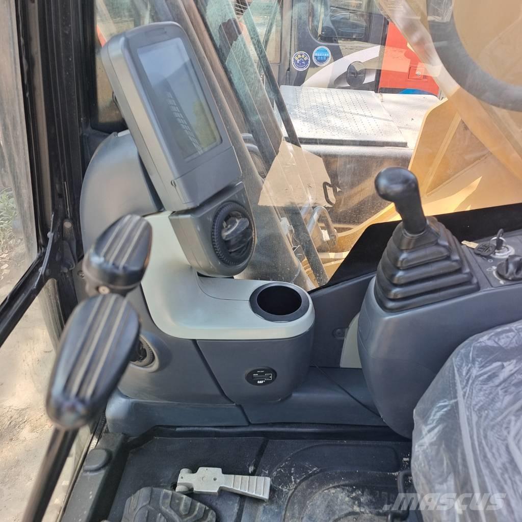 CAT 320D2 Гусеничні екскаватори