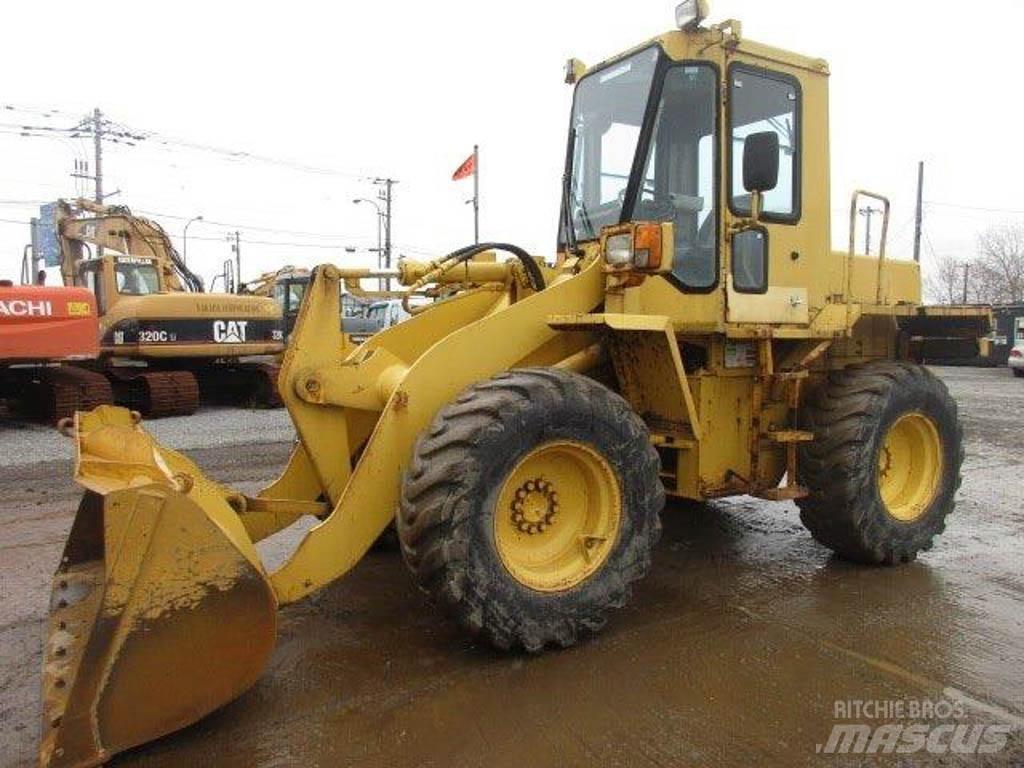 Komatsu WA100-1 Фронтальні навантажувачі